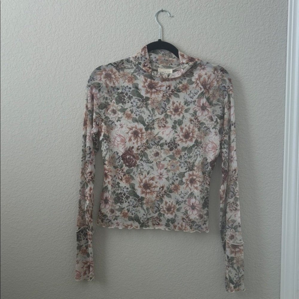 NWT Promesa Floral Long Sleeve Scalloped Top